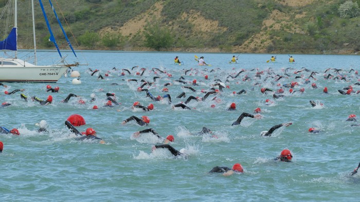 Gustavo Rodríguez y Sara Loehr ganan el II Half Triathlon Pamplona - Iruña